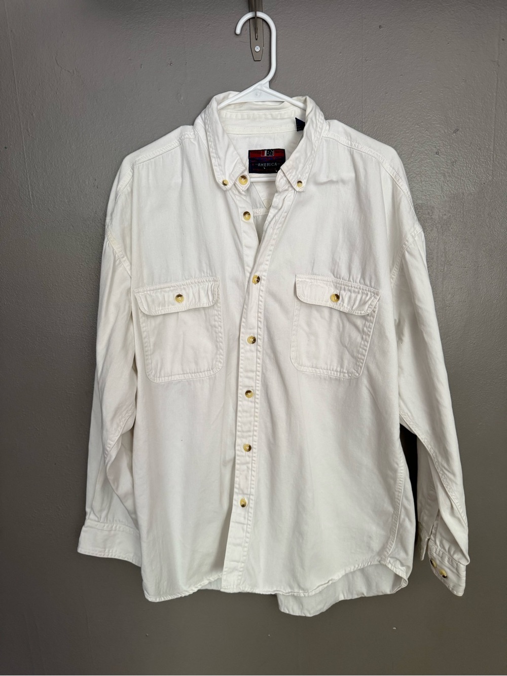 Silenzio Vintage White Denim Button-Down